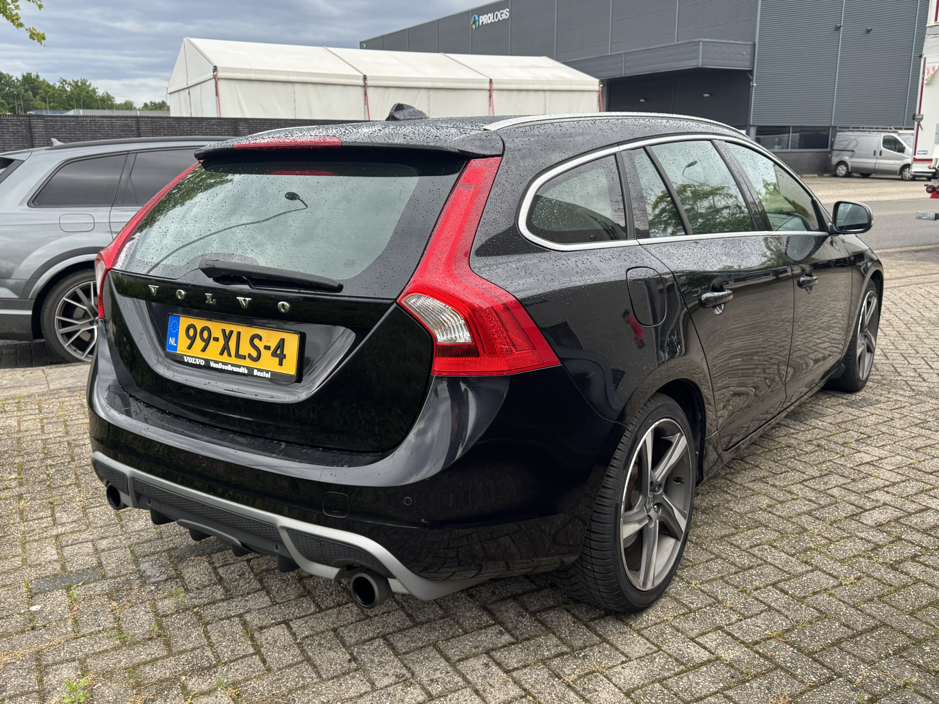 Volvo V60 1.6 T3 150pk Kinetic R-Design 54220452-1.jpg | Hamilton Automobielen
